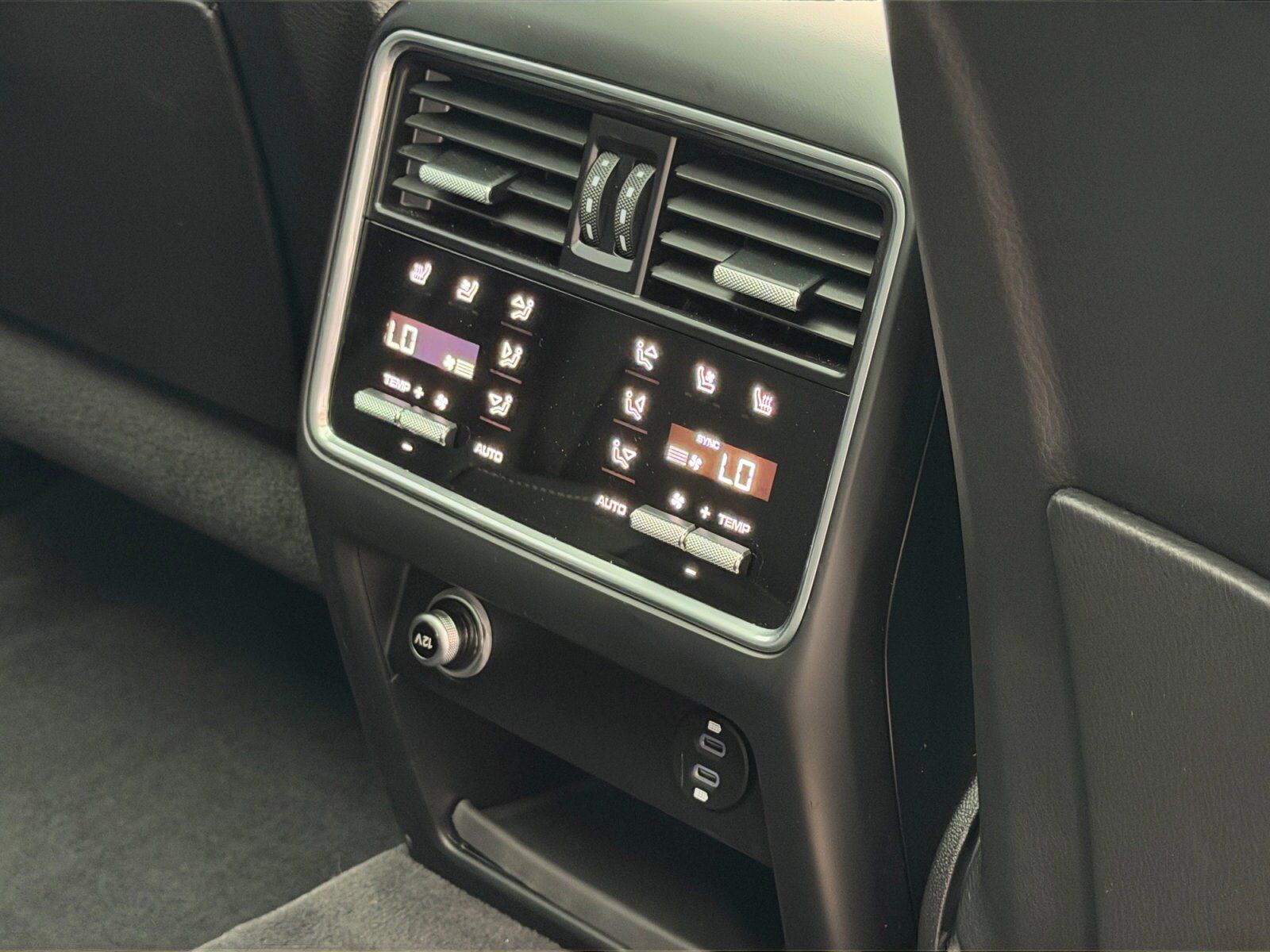 Certified 2020 Porsche Cayenne Turbo S AWD/4WD image 28