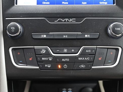 Used 2020 Ford Fusion SEL image 25