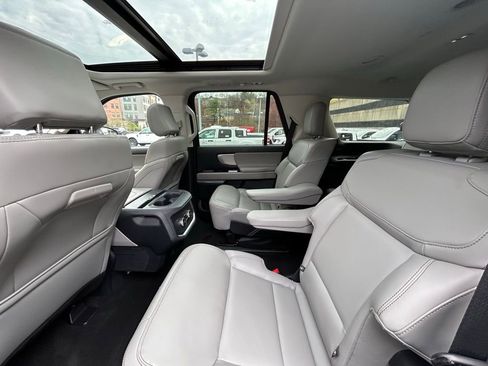 Used 2025 Ford Expedition Active AWD/4WD image 26