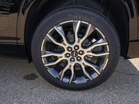 New 2027 GMC Acadia Denali Ultimate w/ LPO, Floor Liner Package AWD/4WD image 40