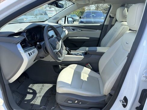 Used 2024 Cadillac XT5 Premium Luxury image 11