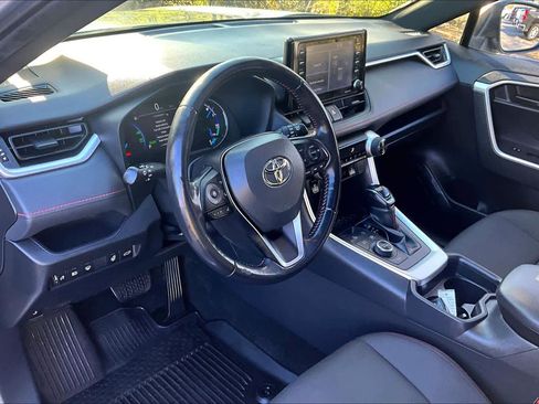 Used 2021 Toyota RAV4 SE w/ Weather & Moonroof Package AWD/4WD image 17