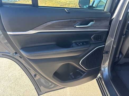 Used 2022 Jeep Grand Cherokee Limited 4xe w/ Luxury Tech Group II image 12