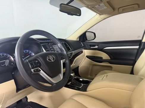 Used 2015 Toyota Highlander XLE AWD/4WD image 4