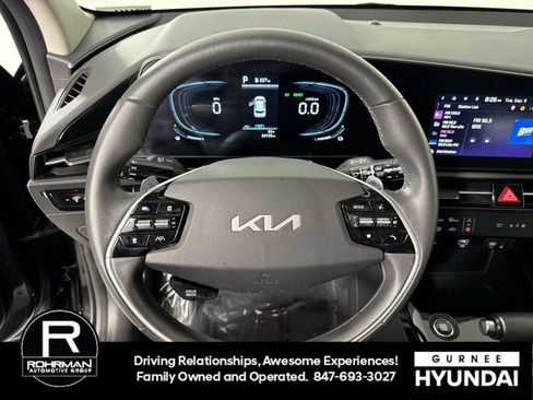 Used 2023 Kia Niro EX image 11