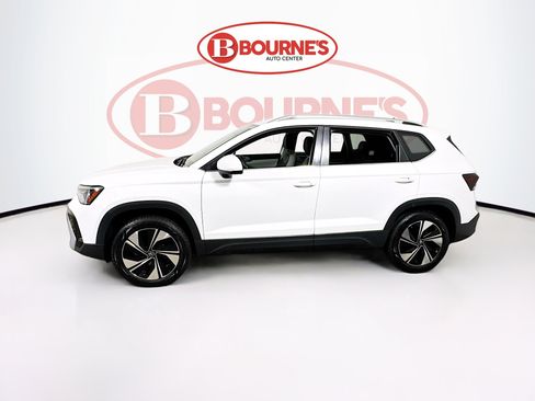 Used 2025 Volkswagen Taos SE image 6