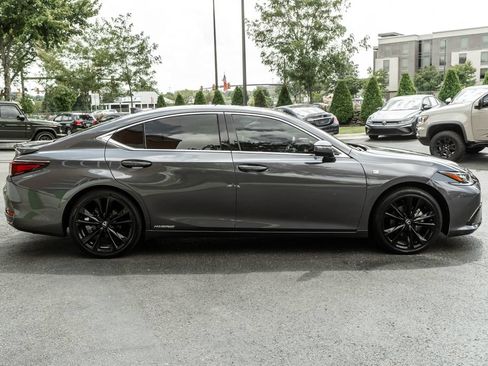 Used 2022 Lexus ES 300h F Sport w/ Accessory Package 2 FWD image 3