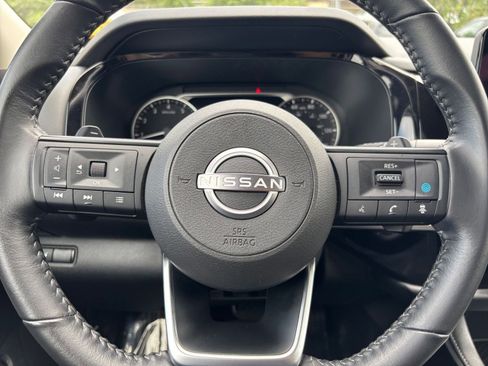 Used 2025 Nissan Pathfinder SV FWD image 30
