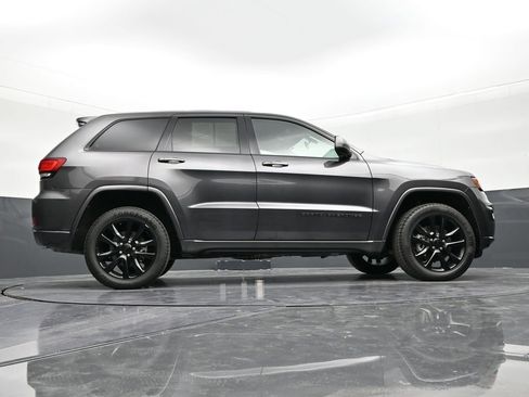 Used 2021 Jeep Grand Cherokee Laredo X image 25
