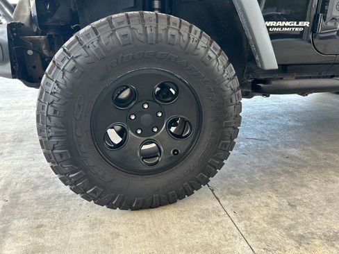 Used 2012 Jeep Wrangler Unlimited Rubicon w/ Connectivity Group AWD/4WD image 10