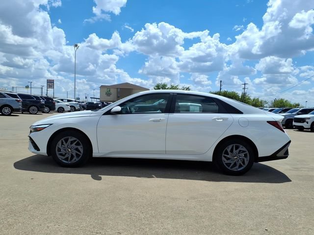 Used 2026 Hyundai Elantra Hybrid FWD image 8