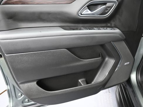 Certified 2024 Chevrolet Suburban LT w/ Luxury Package image 12