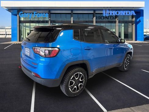 Used 2026 Jeep Compass Trailhawk AWD/4WD image 2