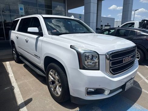 Used 2017 GMC Yukon XL SLT w/ Open Road Package RWD image 2
