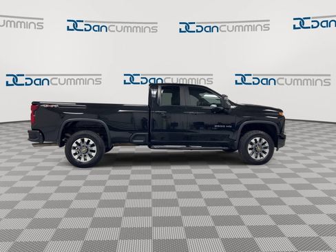Used 2022 Chevrolet Silverado 2500 Custom w/ Custom Value Package AWD/4WD image 9