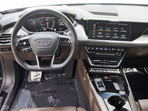 Used 2023 Audi e-tron GT Prestige image 15