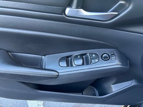 Used 2025 Nissan Altima 2.5 SV FWD image 18