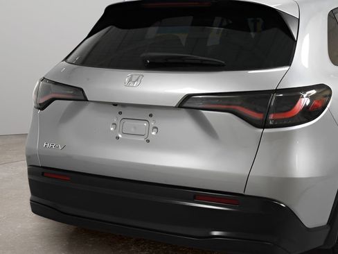 Used 2024 Honda HR-V LX image 3