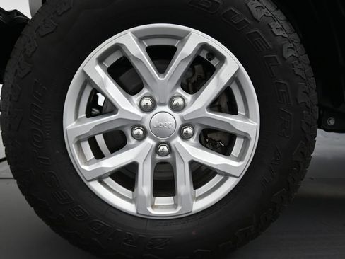 Used 2023 Jeep Gladiator Sport image 37