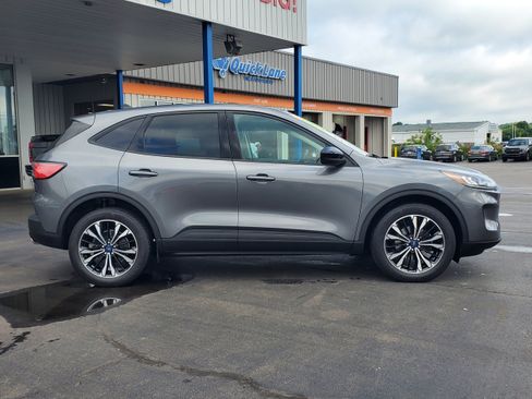 Used 2021 Ford Escape SE w/ SE Sport Appearance Package AWD/4WD image 5