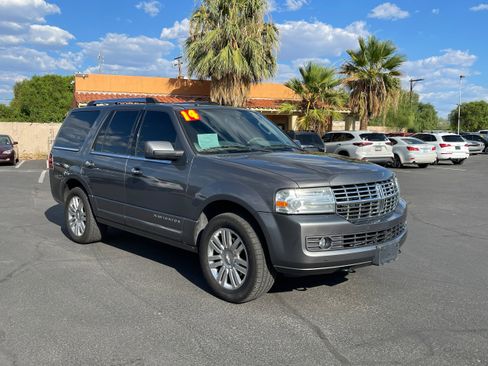 Used 2014 Lincoln Navigator 2WD image 7