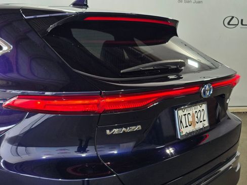 Used 2023 Toyota Venza Limited image 10
