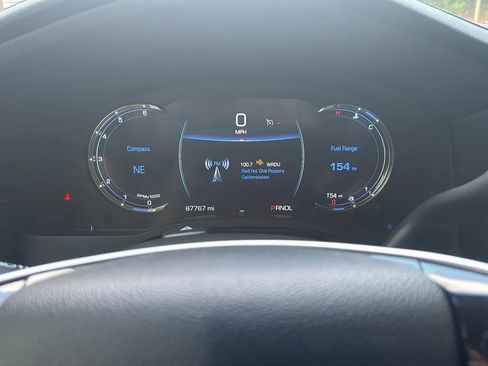 Used 2018 Cadillac Escalade Premium Luxury AWD/4WD image 9