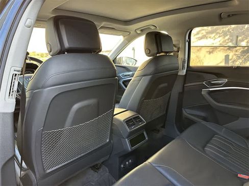 Used 2019 Audi e-tron Prestige w/ Prestige Package image 12
