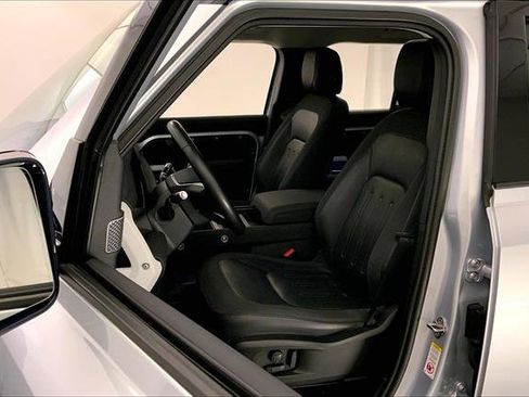 Used 2020 Land Rover Defender 110 SE image 13