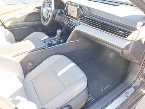 Used 2025 Toyota Camry SE w/ Convenience Package image 34