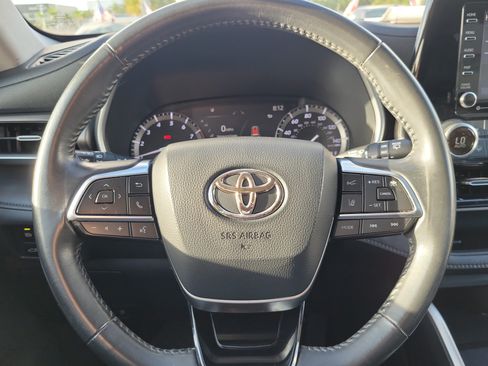Used 2020 Toyota Highlander XLE FWD image 23