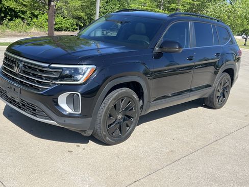 Used 2024 Volkswagen Atlas SE w/ Panoramic Sunroof Package image 5