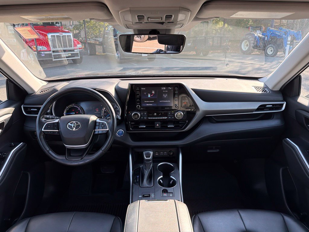 Used 2022 Toyota Highlander XLE AWD/4WD image 8