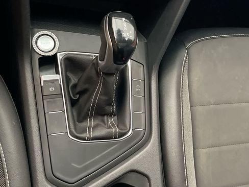 Used 2022 Volkswagen Taos SE w/ Panoramic Sunroof Package FWD image 19