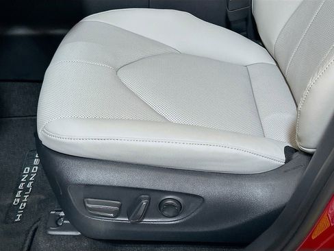 New 2026 Toyota Grand Highlander Limited image 17