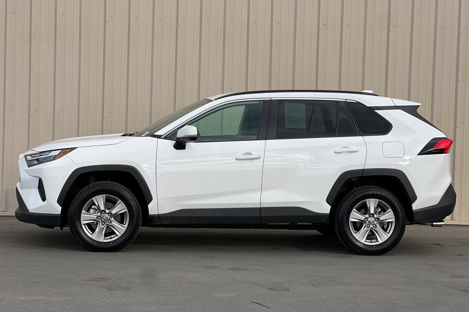 Used 2025 Toyota RAV4 XLE AWD/4WD image 10