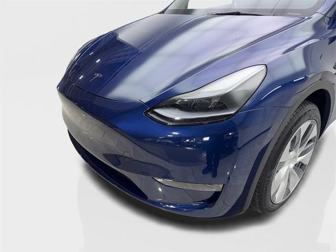 Used 2023 Tesla Model Y 2WD image 16