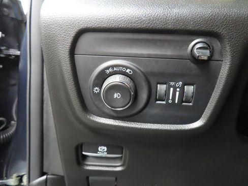 Used 2025 Jeep Grand Cherokee Limited w/ Luxury Tech Group II AWD/4WD image 46