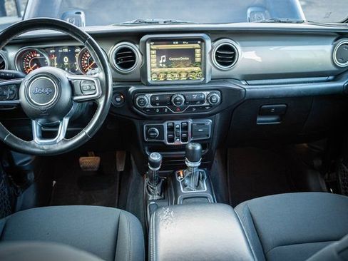 Used 2018 Jeep Wrangler Unlimited Sahara w/ Uconnect 4C Nav & Sound Group AWD/4WD image 25