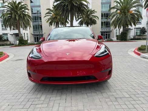 Used 2024 Tesla Model Y Long Range RWD image 2