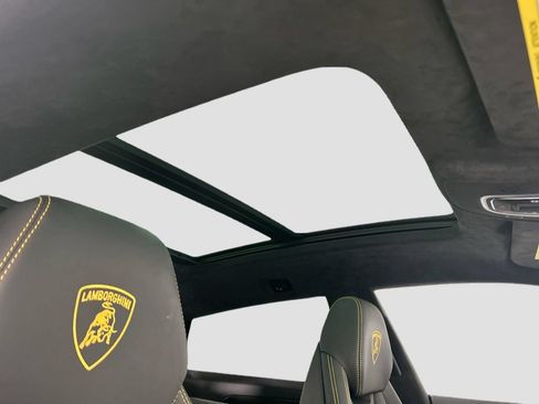 Used 2021 Lamborghini Urus AWD/4WD image 17