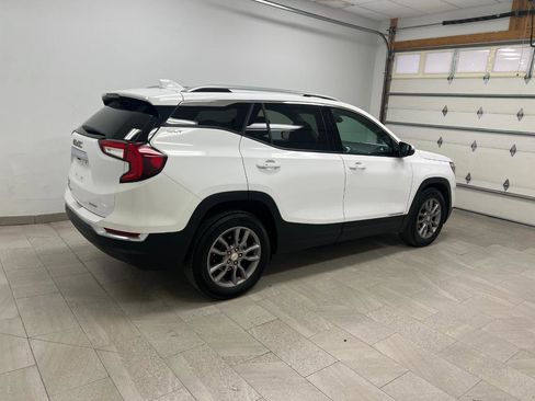 Used 2024 GMC Terrain SLT AWD/4WD image 11