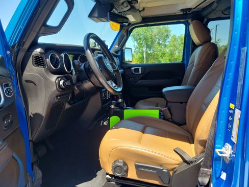 Used 2022 Jeep Wrangler Unlimited Sahara w/ Cold Weather Group AWD/4WD image 7