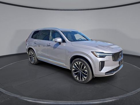 Certified 2026 Volvo XC90 B6 Plus AWD/4WD image 5