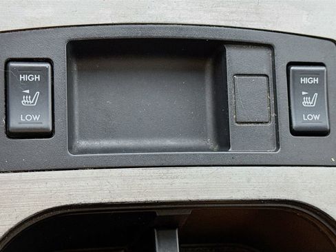 Used 2010 Subaru Outback 2.5i Limited AWD/4WD image 22