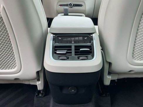 Certified 2023 Volvo XC90 B5 Core w/ Protection Package Premier AWD/4WD image 32