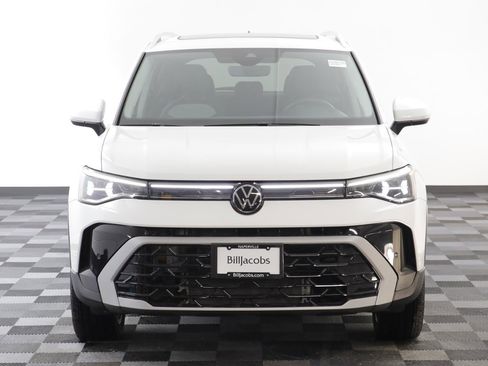 Used 2025 Volkswagen Taos SEL image 23