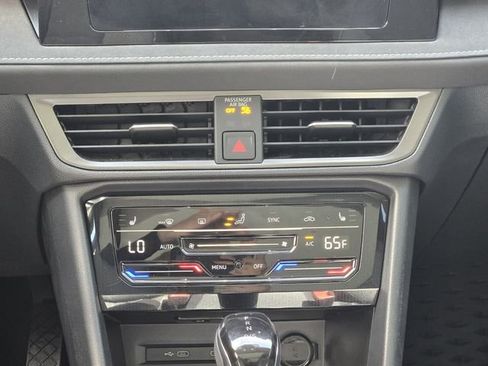 Used 2025 Volkswagen Taos SE AWD/4WD image 19