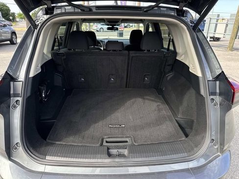 Used 2025 Nissan Rogue SV image 8