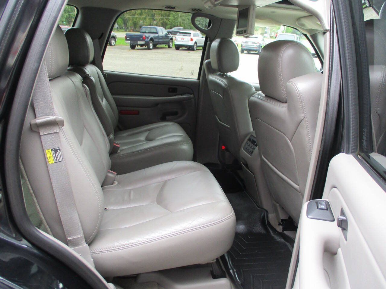 Used 2004 Chevrolet Tahoe Z71 w/ Z71 Preferred Equipment Group AWD/4WD image 28